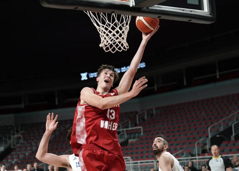 Ruzic (23 punts) i Hakanson (34) exploten a les finestres FIBA