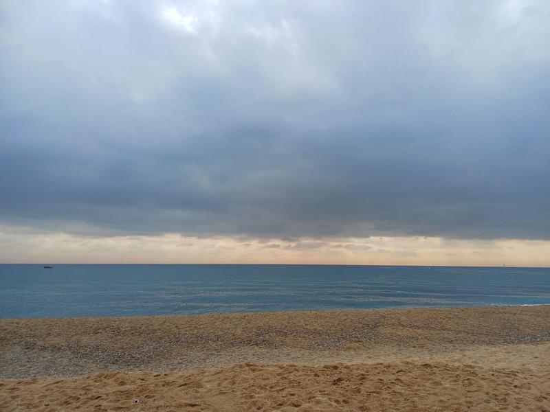 Platja Litoral Sant Adrià núvols