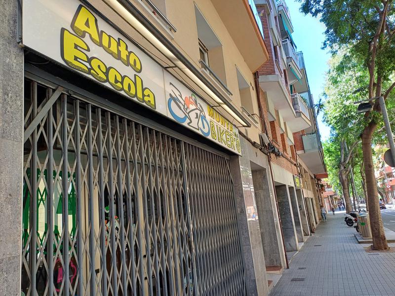 Tanca una autoescola sense avisar deixant centenars de clients i treballadors afectats
