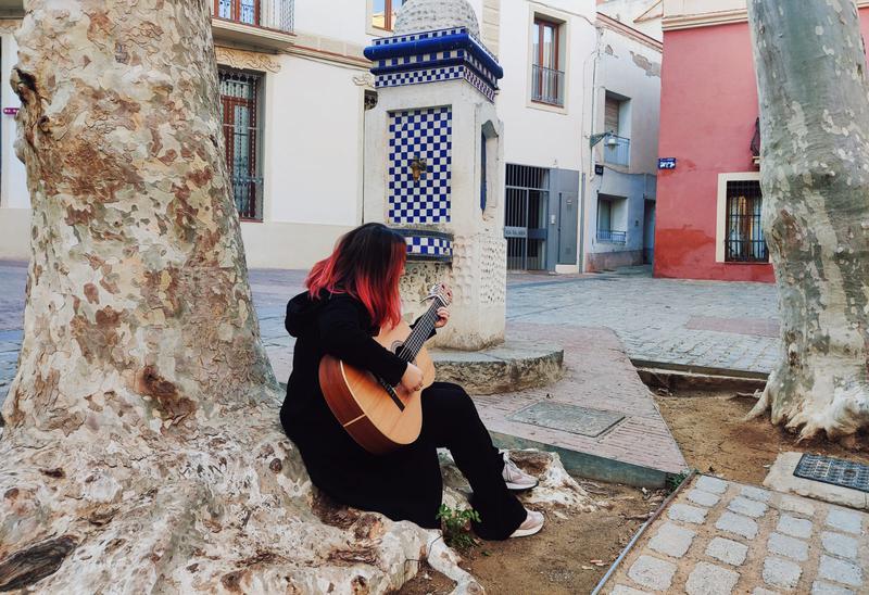 "Com seria jo", el primer treball en solitari de la Laura Elle