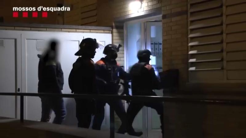 15 detinguts i 21 escorcolls en un dispositiu policial contra el tràfic de drogues a l'Àrea Metropolitana de Barcelona