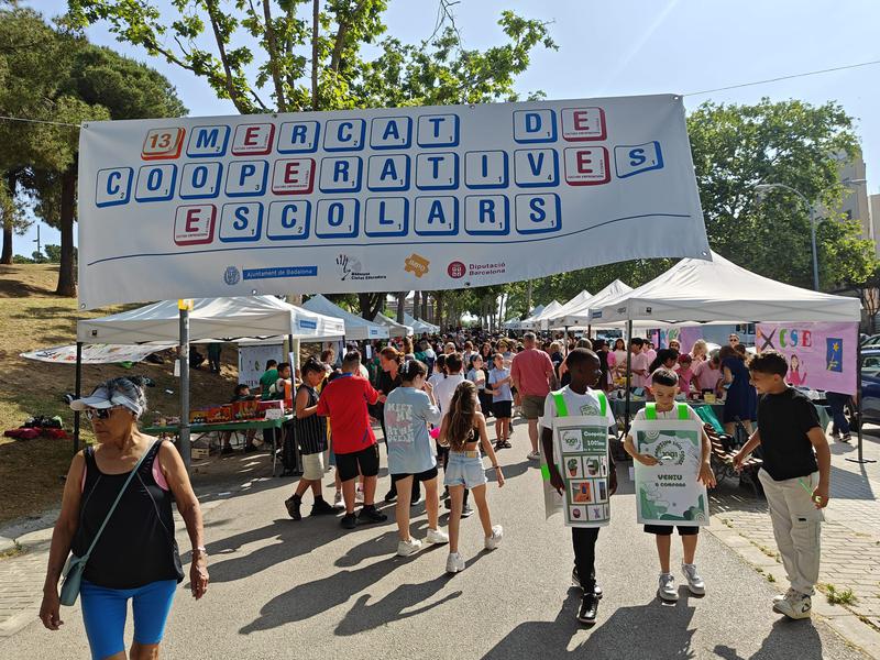 Els Encants de Montigalà acullen el 13è Mercat de Cooperatives Escolars amb més de 350 alumnes de 5è de primària 