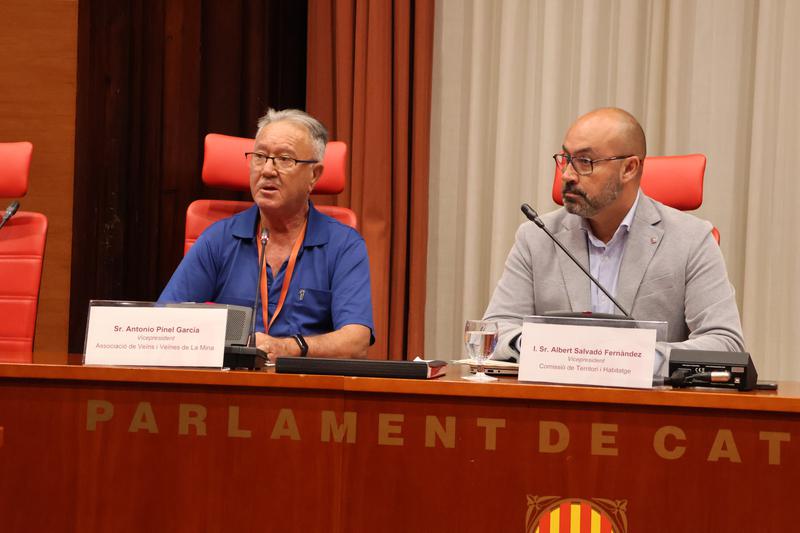 La Generalitat presenta un pla per transformar la Mina entre crítiques veïnals a l'abandonament del barri