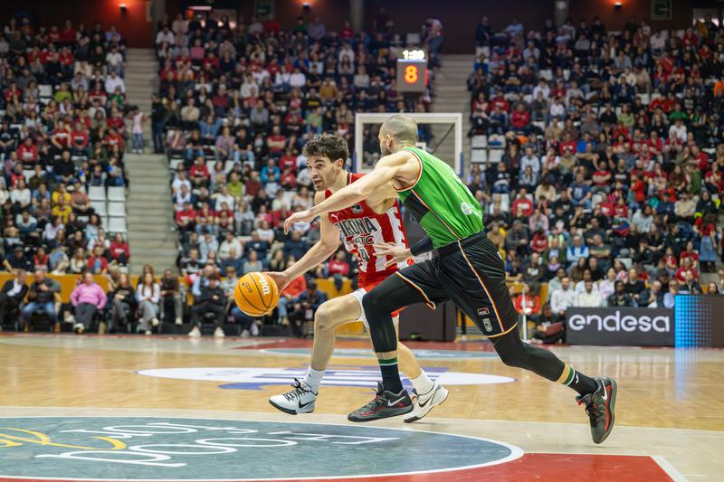 La Penya, amb poca ambició, va sempre al ritme del Girona (83-76)