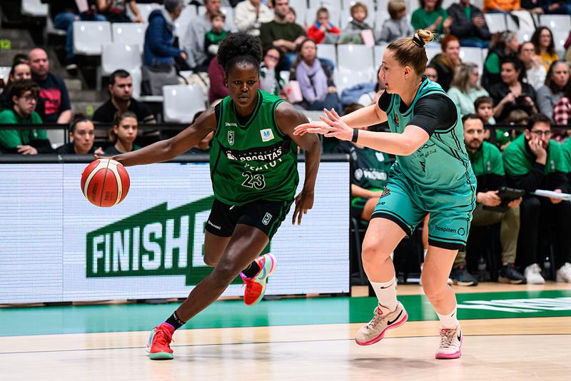 Fatou Pouye, la 3a baixa de la nova Penya