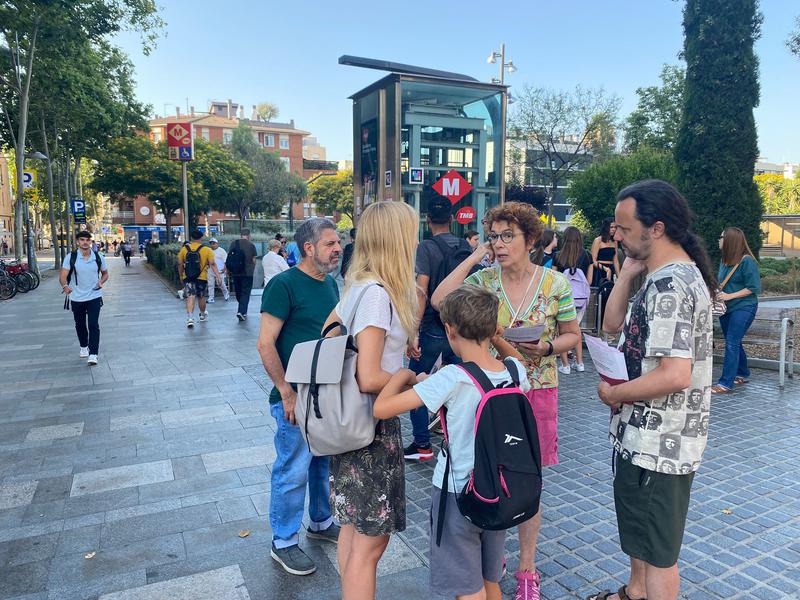 Badalona en Comú surt al carrer per informar sobre la reducció de la jornada laboral