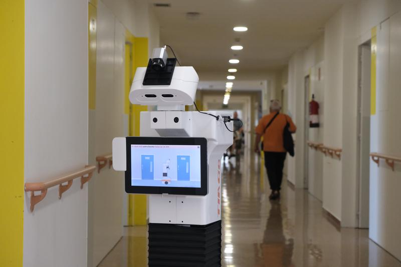 El robot TIAGo, protagonista d'una prova pilot al Centre Sociosanitari El Carme