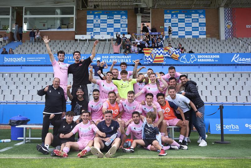 El CF Badalona té el play-off a tocar dels dits