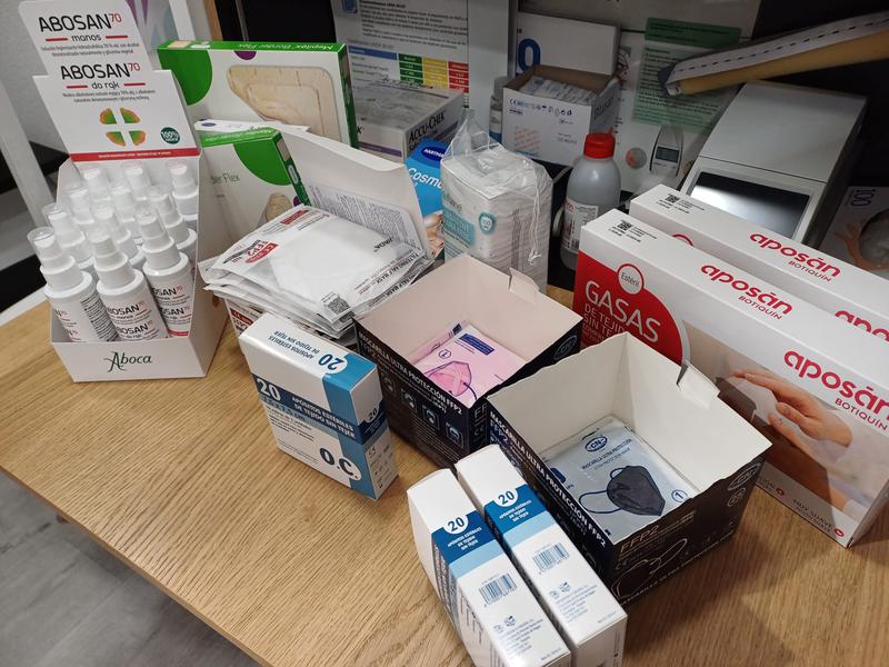Farmacèutics a Badalona recomanen l'autoprotecció dels voluntaris de la Comunitat Valenciana