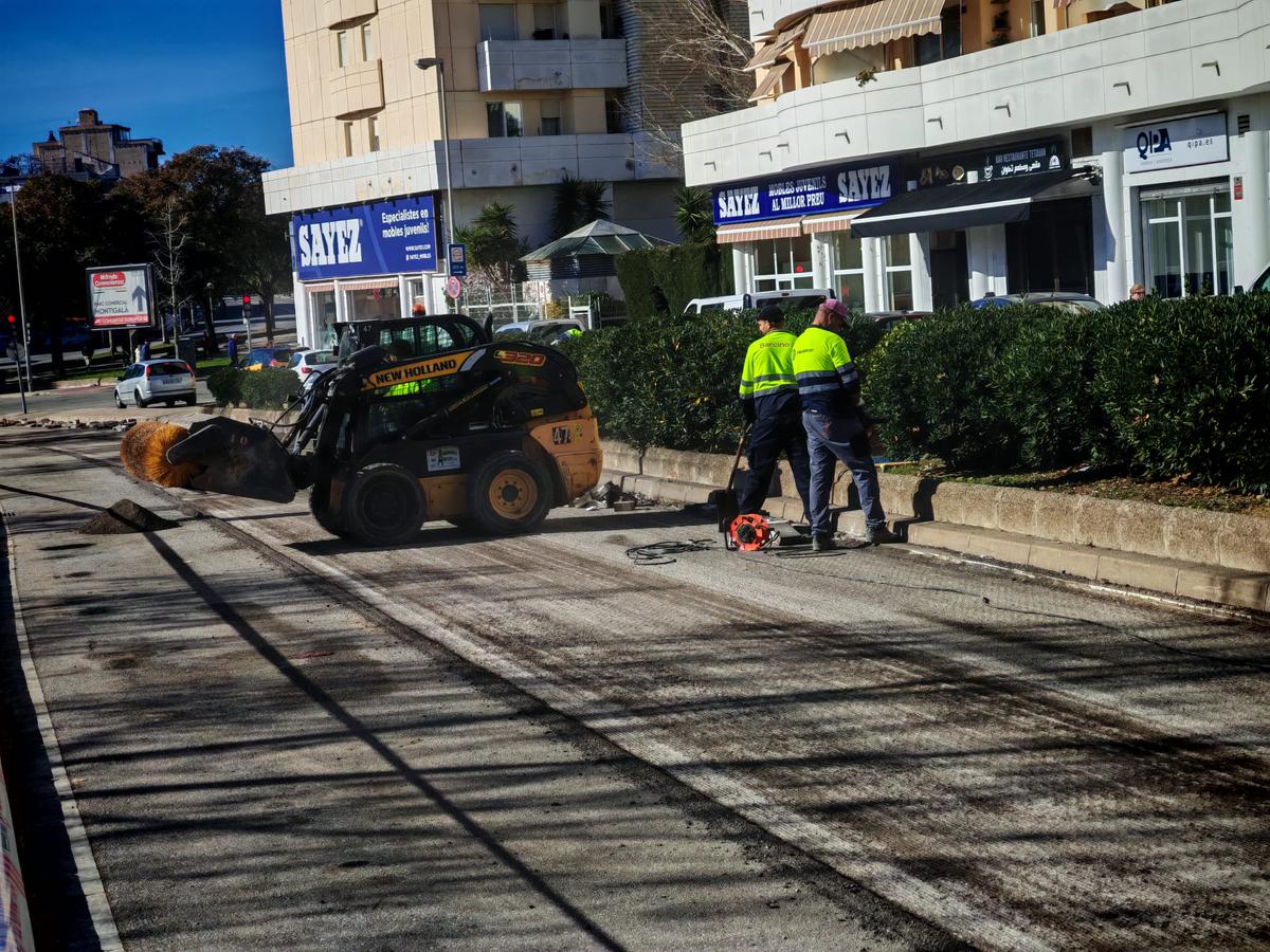 Comencen les obres a l'asfalt de la Travessera de Montigalà