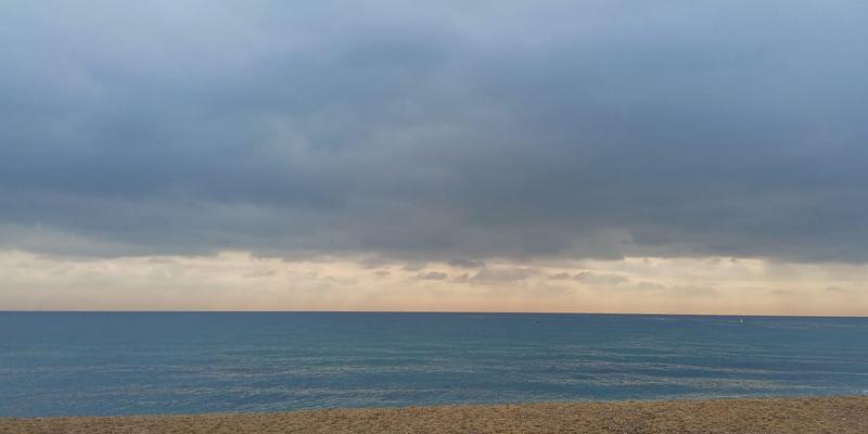 Platja Litoral Sant Adrià núvols