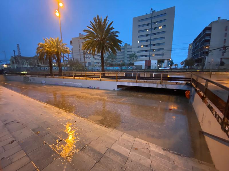 Els bombers han rebut 131 avisos de Badalona per les fortes pluges