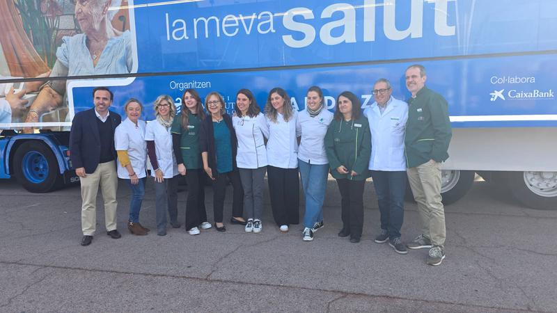 Farmacèutiques a la unitat mòbil 'La meva farmàcia, la meva salut'