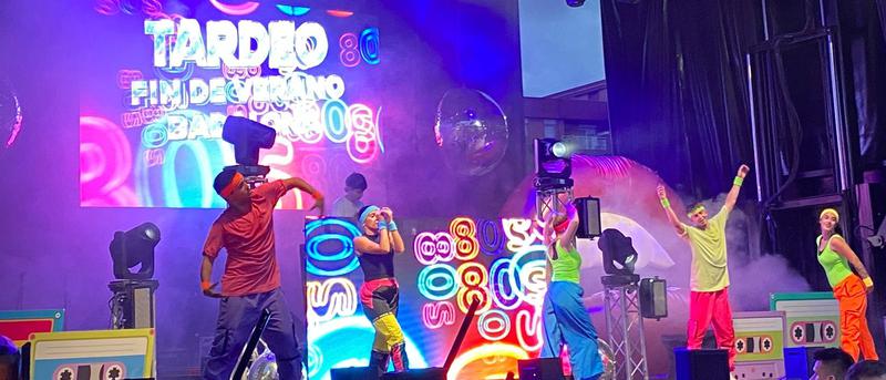 Música, festa i bon ambient: Més de 15.000 persones ballen a ritme del 'Gran tardeo dels 80's!'