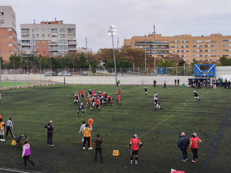 Els Badalona Dracs esmicolen als Pioners de l'Hospitalet (28-0) en el clàssic del futbol americà a Catalunya