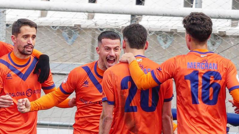 El CF Badalona Futur s'imposa per 1 a 2 al camp del Prat