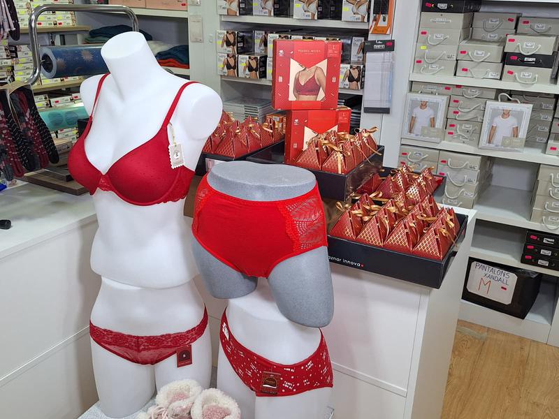 Portar roba interior vermella la nit de Cap d'Any, una tradició que no es perd