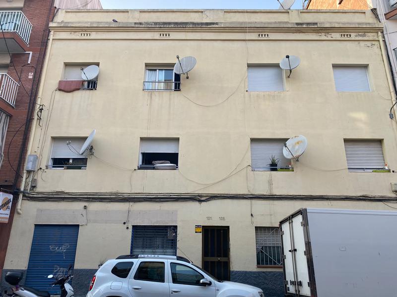 Els veïns del carrer Mare de Déu de Lorda afectats pel col·lapse d'un sostre poden tornar a casa