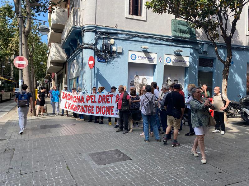Manifestació per l'habitatge durant la trobada entre els europarlamentaris i el govern local