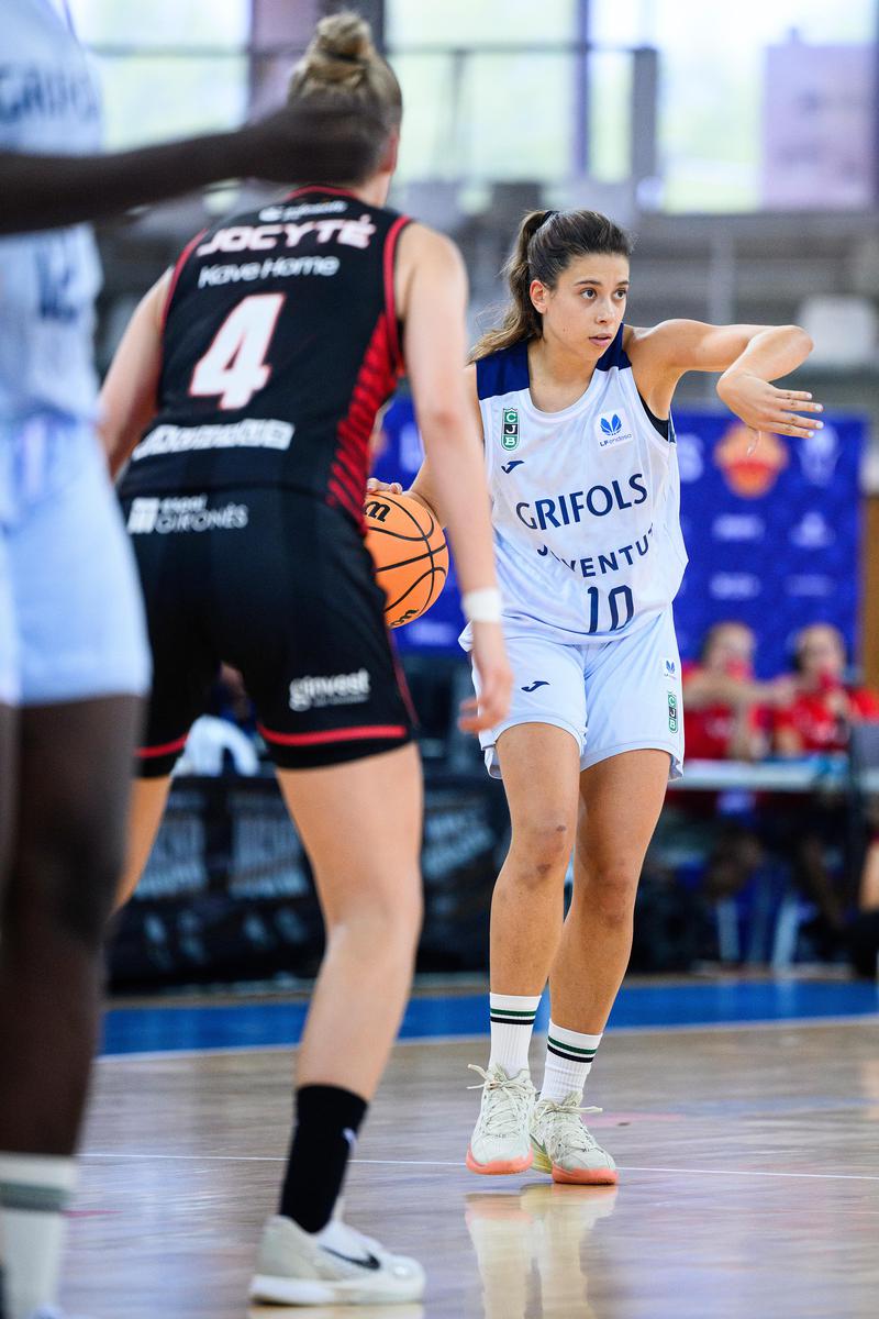 La Penya cau amb el cap ben alt contra l'Uni (67-71)