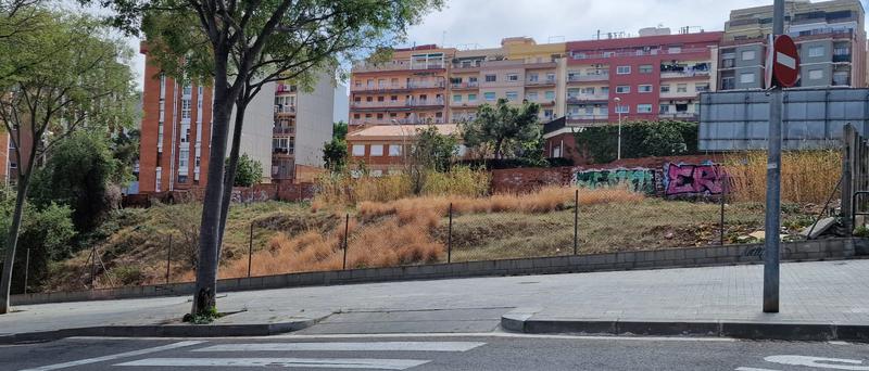 Un equipament per Sant Roc i pisos socials a Coll i Pujol, sobre la taula d'Ajuntament i INCASÒL