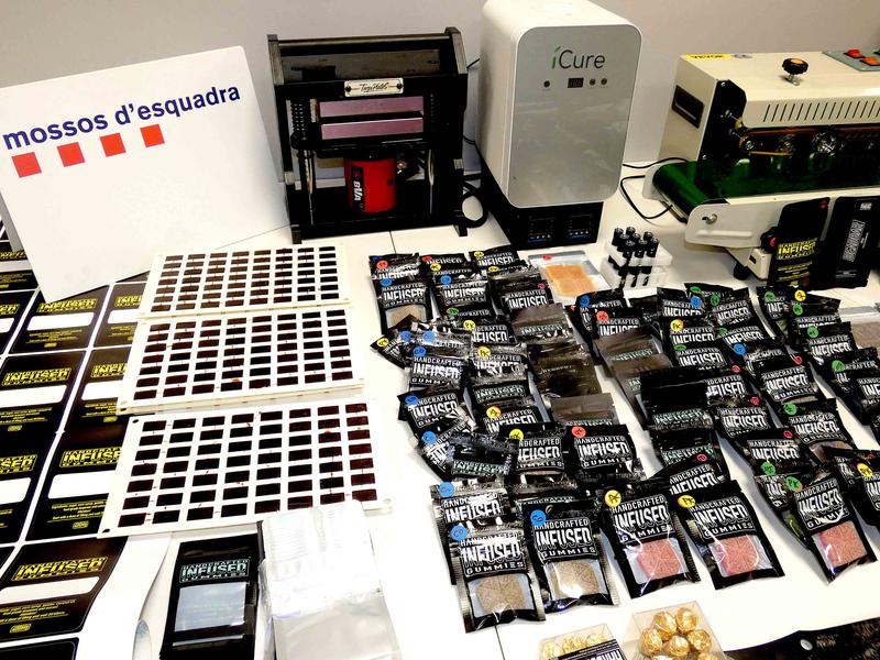 Un detingut, a Santa Coloma de Gramenet, per fabricar llaminadures de marihuana a un laboratori