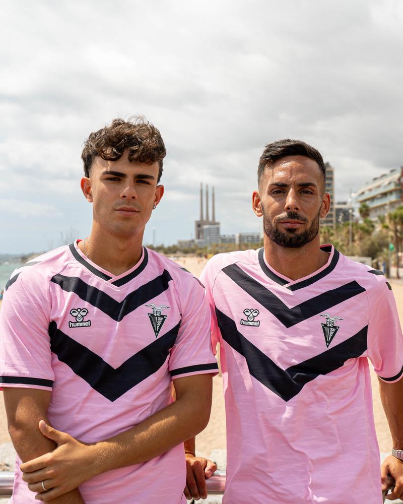 El Badalona presenta la seva segona equipació 
