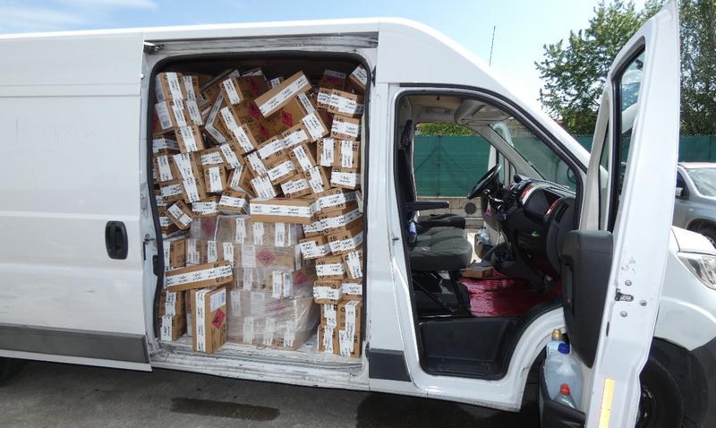 Una furgoneta robada a Badalona, recuperada a Riudellots de la Selva farcida amb 1.000 caixes d'encenedors