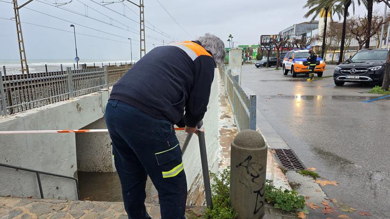 PROTECCIÓ CIVIL PRECINTA ACCÉS BARCA MARIA