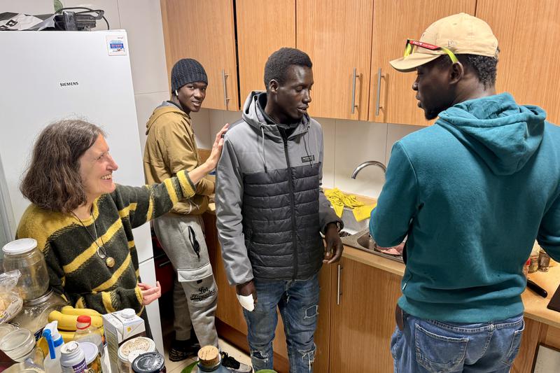 Una veïna de Badalona acull provisionalment a dos joves desallotjats