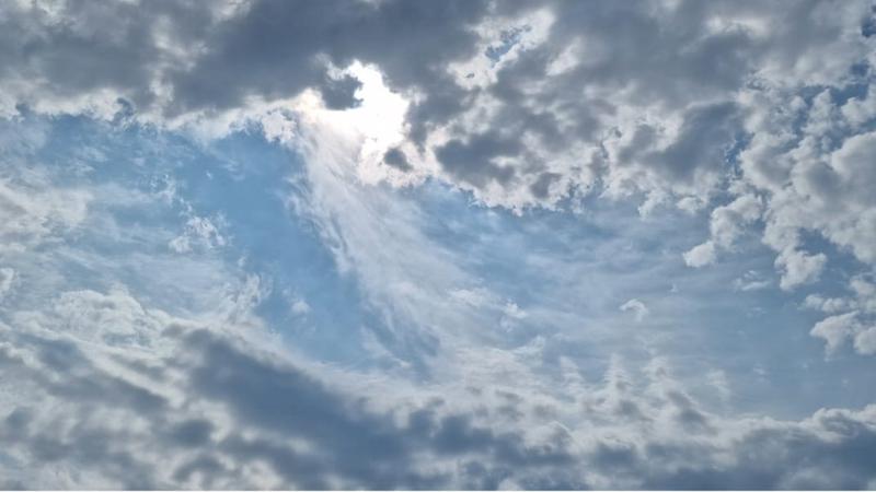 MÉTEO | El pas d'un front porta un dijous de cel emblanquinat i fred