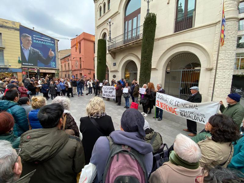 Protestes de Badalona Acull i Defensem Ca l'Arnús, amb motiu del ple