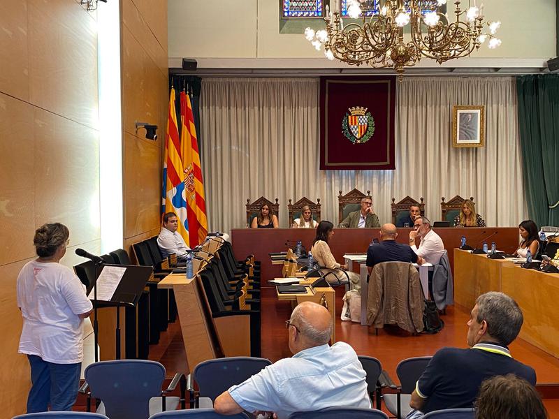 L'oposició abandona el ple de setembre