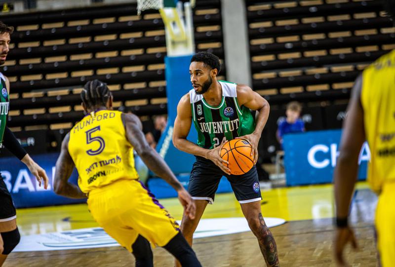 La Penya supera al Hapoel Holon i ja mana en solitari a Europa (65-81)
