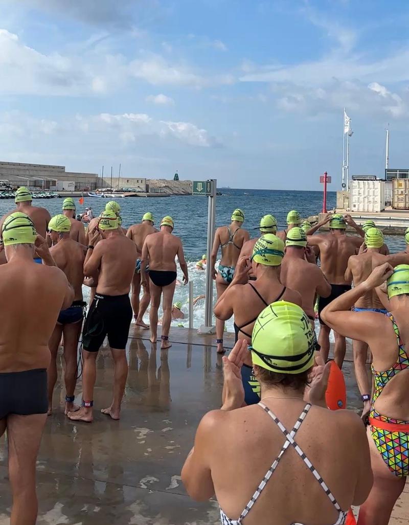 Guillem Pujol i Clàudia Giralt lideren la 74a Travessia Nedant de Badalona