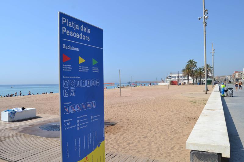 La platja dels Pescadors de Badalona recupera la Bandera Blava 