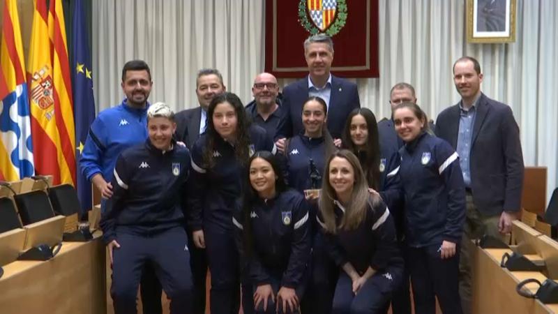 L'Ajuntament de Badalona rep l'equip amateur femení del Sistrells pel campionat de lliga obtingut 