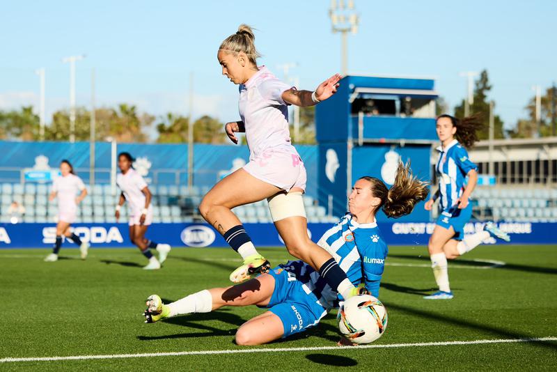 Derrota en el debut d'Ana Junyent