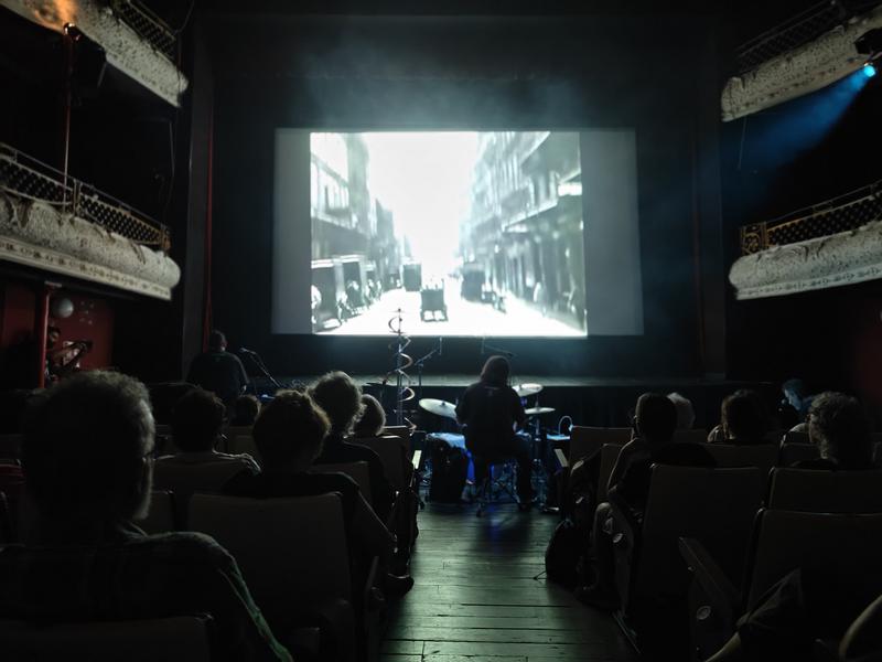 El Cryptshow arrenca amb una nit surrealista i experimental al Círcol
