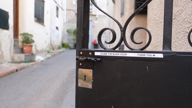 L'AV Dalt la Vila denuncia que la zona s'ha convertit en 'un barri dormitori de turistes'