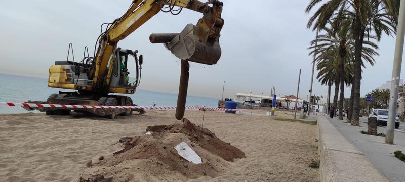 Badalona, primera ciutat catalana on es comencen a retirar restes d'antigues edificacions de les platges