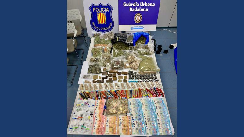Mossos i Guàrdia Urbana de Badalona desmantellen una associació cannàbica dedicada al tràfic de drogues