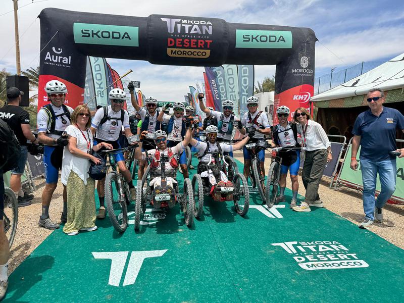 Un equip de l'Institut Guttmann completa la Titan Desert