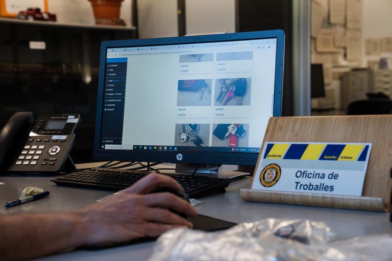 La Guàrdia Urbana engega un catàleg per facilitar la recuperació d'objectes perduts o robats