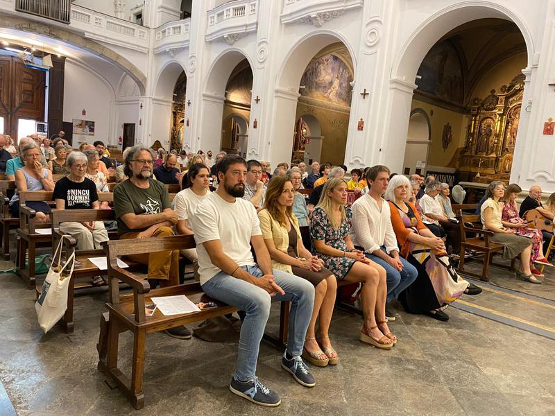 Badalona celebra una missa en memòria de Virginijus, l'home sense sostre mort fa un any