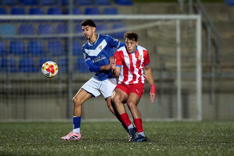 El Badalona empata a 1 gol contra el Manresa en el darrer partit del 2025