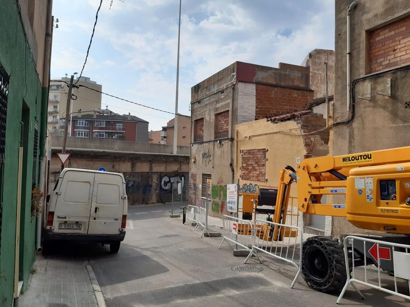 Comencen els treballs previs a l'enderroc dels habitatges per a la construcció del lateral de l'autopista