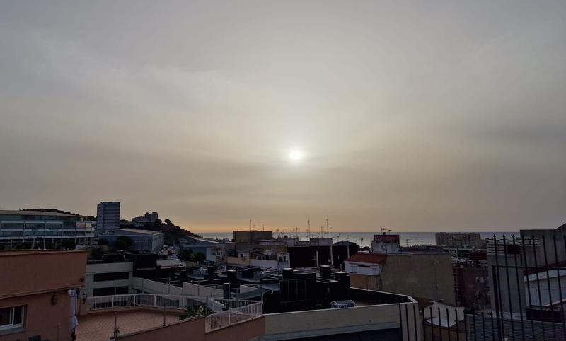 MÉTEO | Sol enterbolit per pols en suspensió