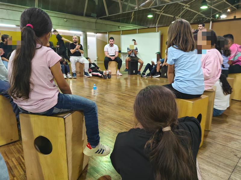 El ritme flamenc arriba a la Biblioteca de Sant Roc amb un taller de TocArt