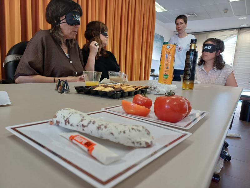 Periodistes de la comarca, convidats a esmorzar a cegues